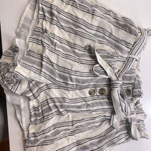 american eagle flowy shorts